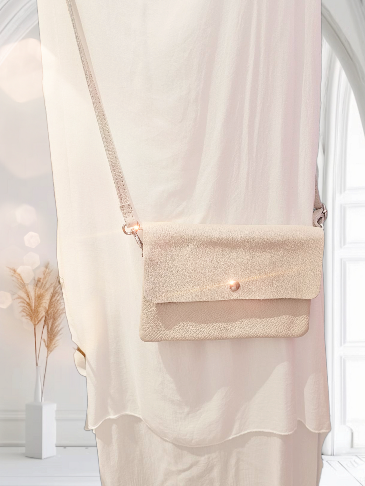 kleine-unhaengetasche-leder-beige-hell-1