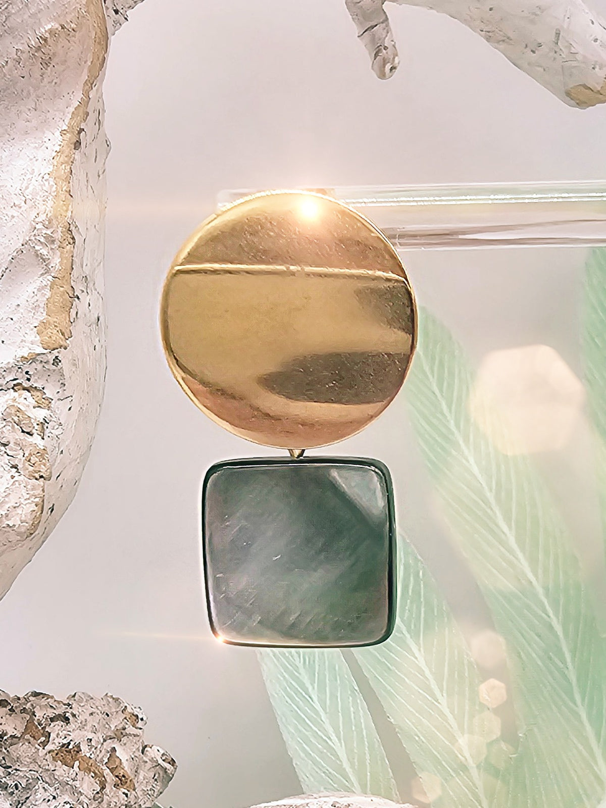 ohrringe-gold-perlmutt-muschel-taupe-1