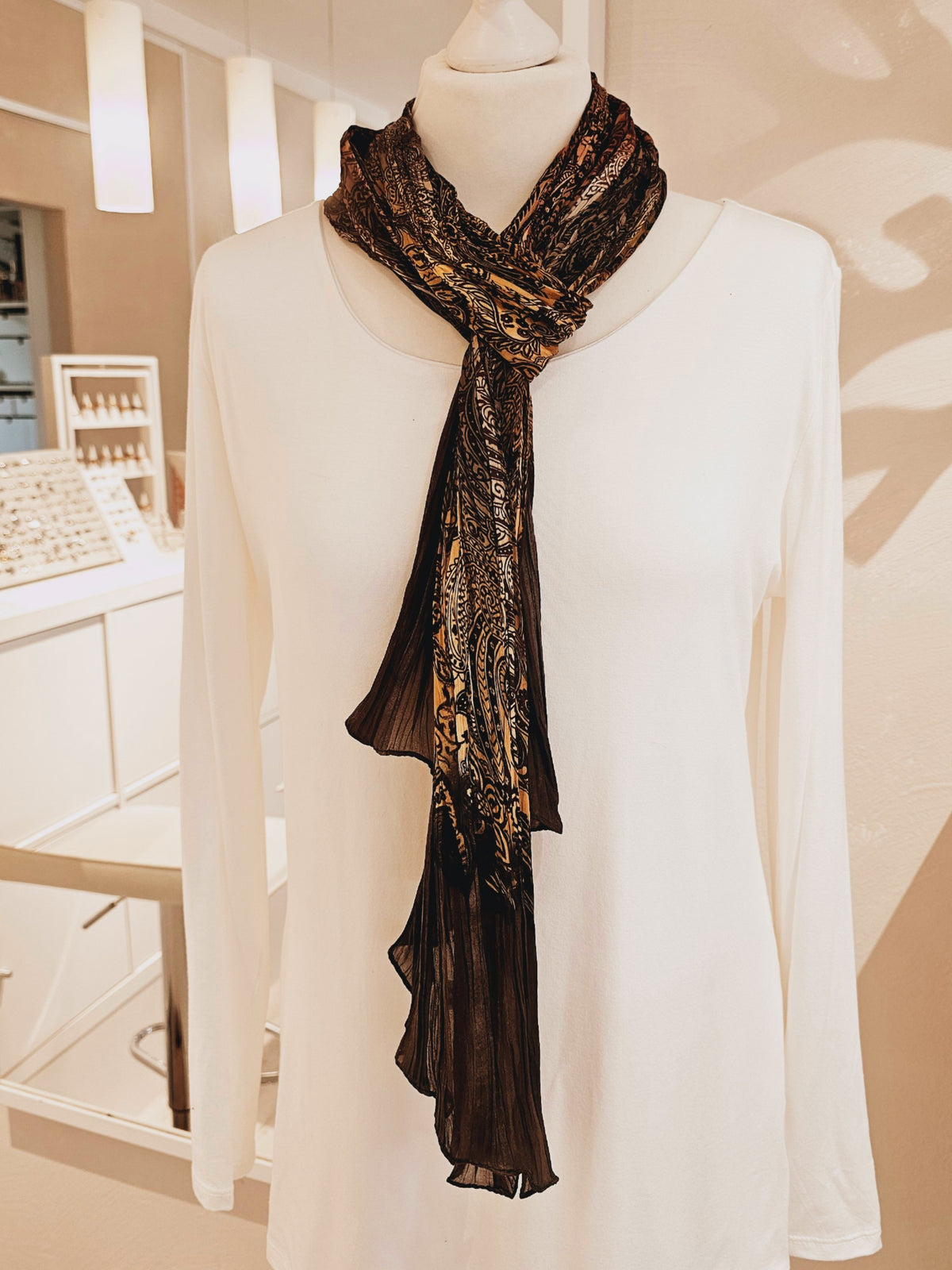 schal-paisley-plissee-schmal-braun gelb