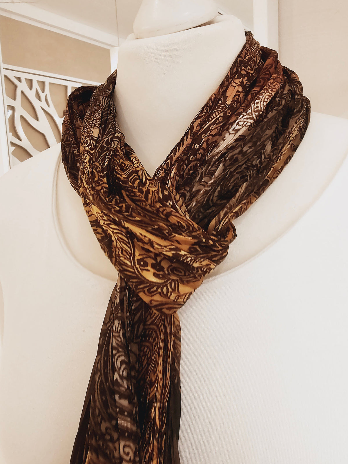schal-paisley-plissee-schmal-braun gelb