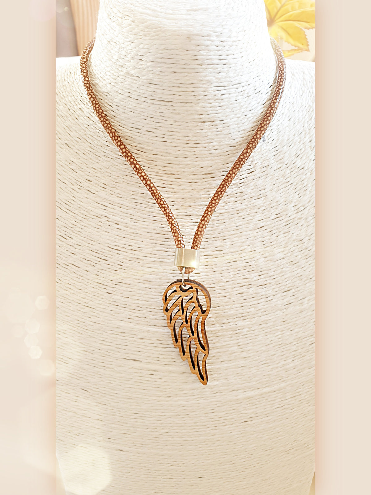Kette mit Anhänger Engelsflügel aus Holz