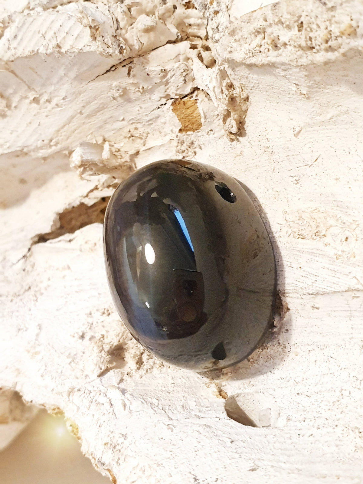 Anhänger aus Regenbogenobsidian in Tropfenform Schwarz