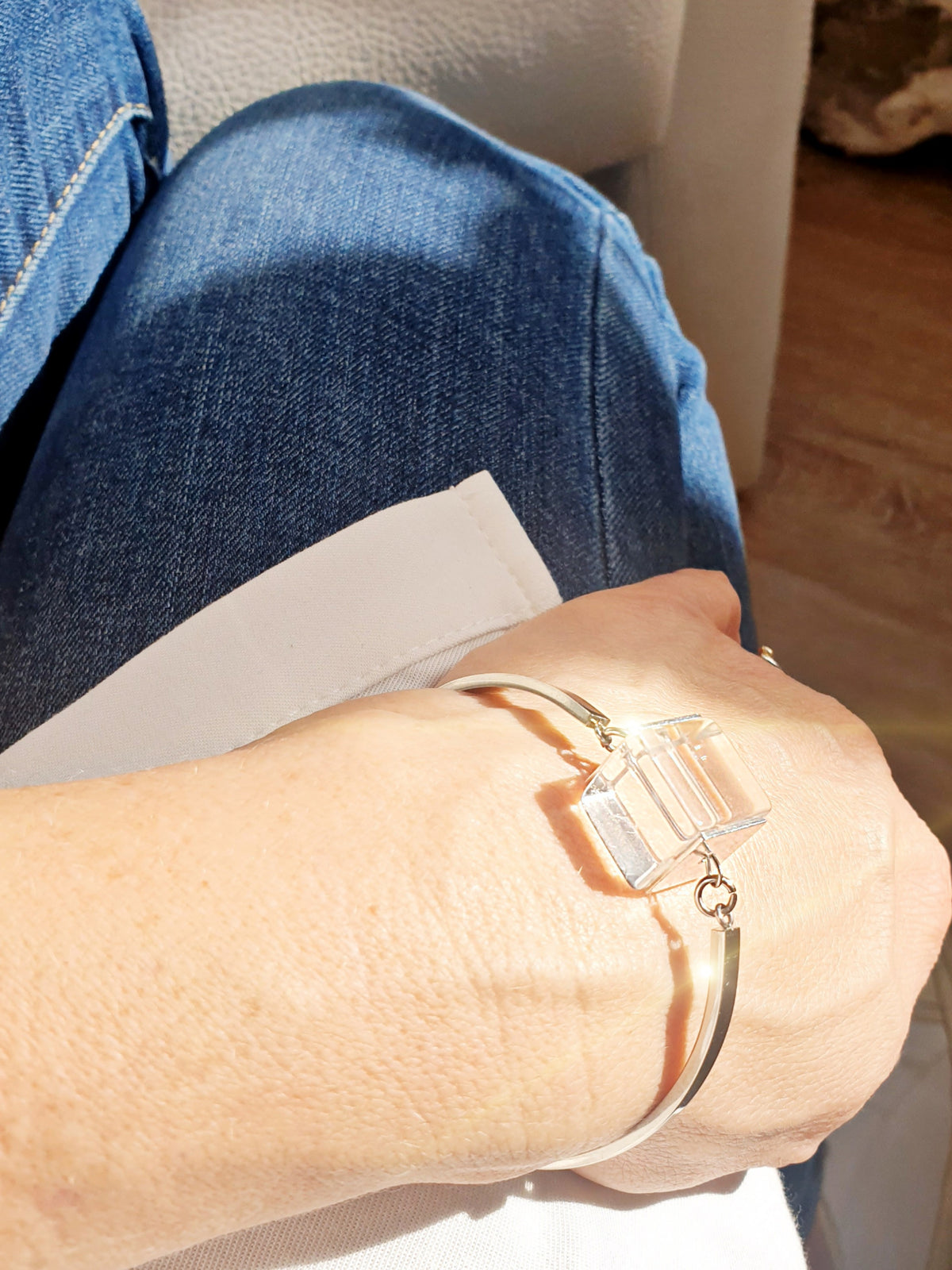 Armband aus Edelstahl mit großem Bergkristallwürfel