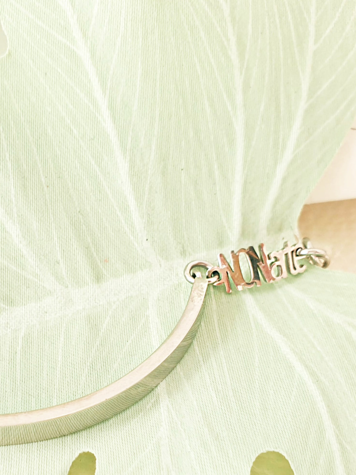 Armband aus Edelstahl mit großem Bergkristallwürfel