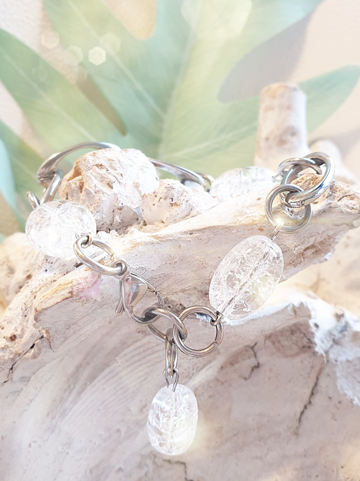 Armband mit großen Gliedern aus Edelstahl und gecrashten Bergkristallen