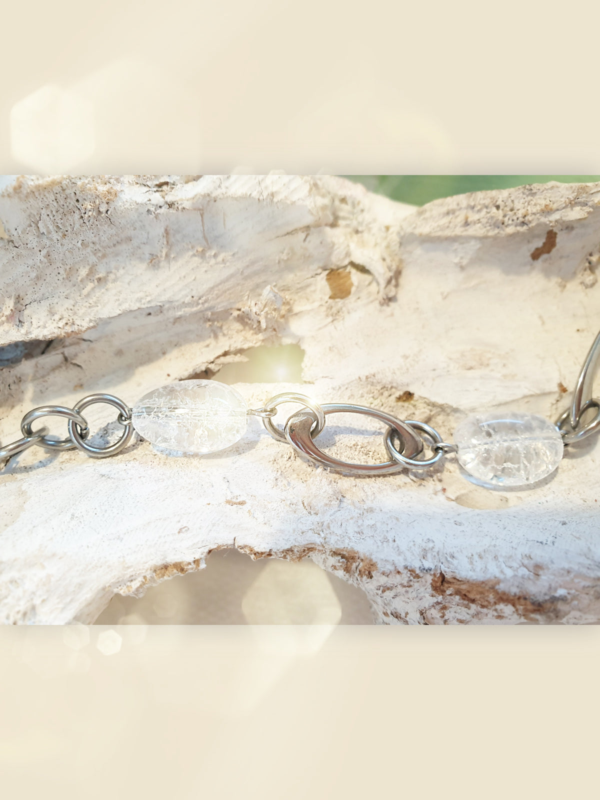 Armband mit großen Gliedern aus Edelstahl und gecrashten Bergkristallen