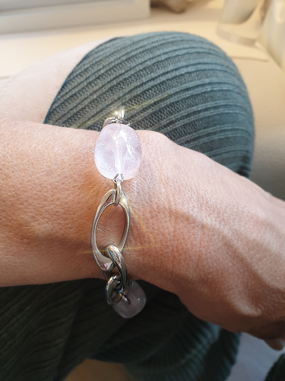 Gliederarmband aus Edelstahl mit Rosenquarz