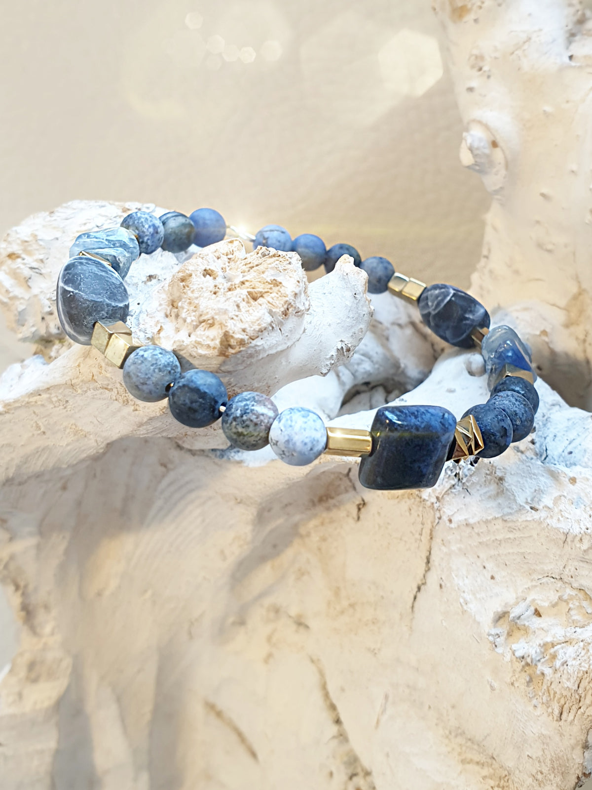 Armreif mit blauem Dumortierit, Aventurin und goldenem Hämatit