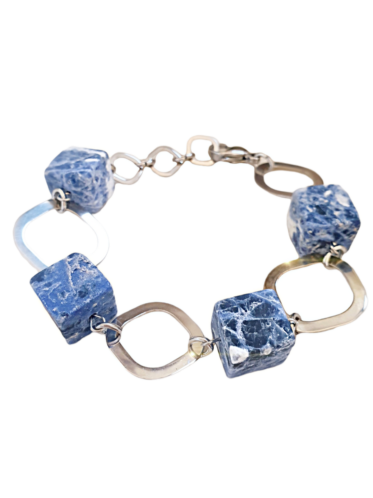 Armband mit blauen Sodalit Würfeln