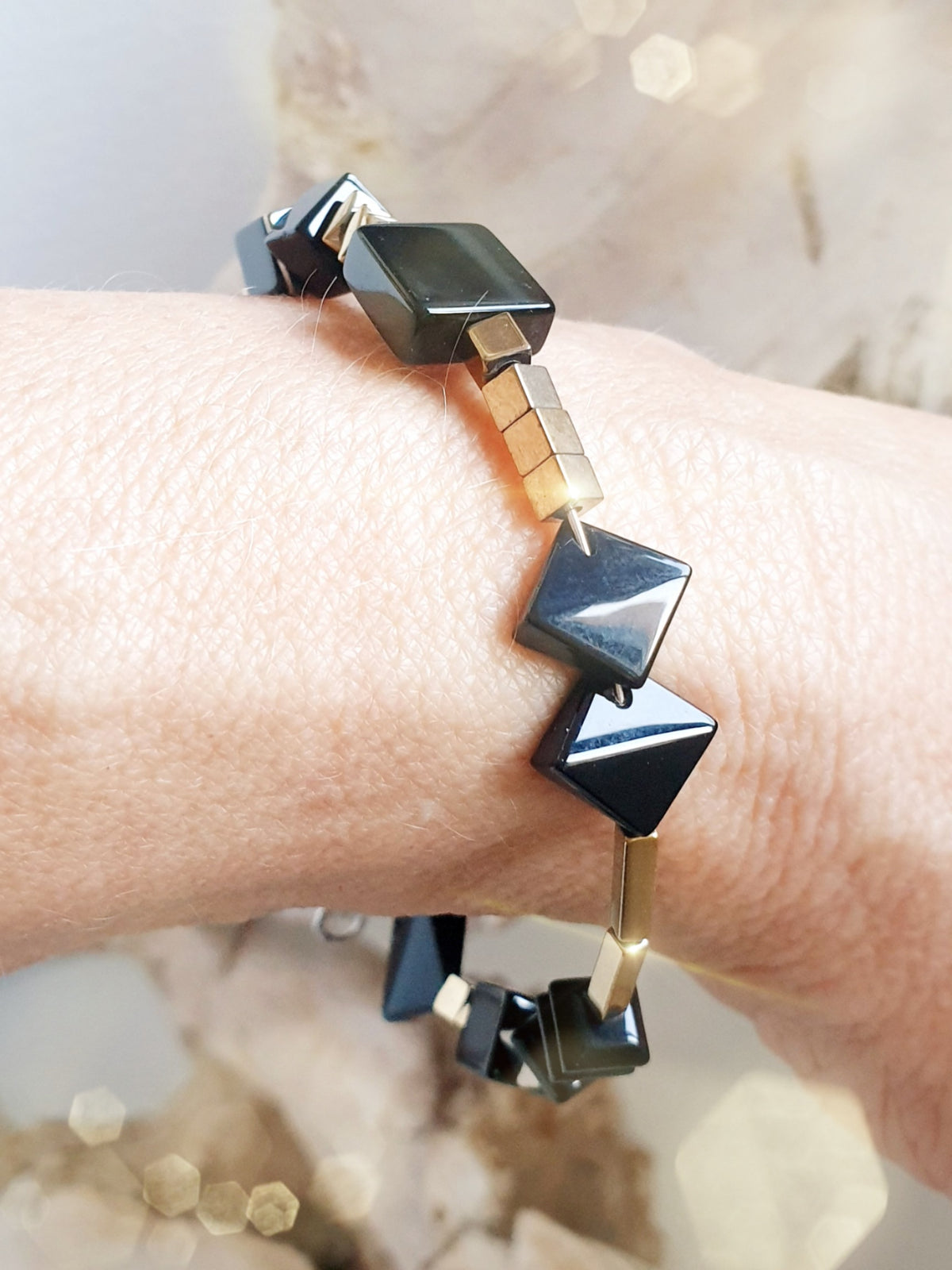 Armreif mit Onyx und Hämatit in Schwarz Gold