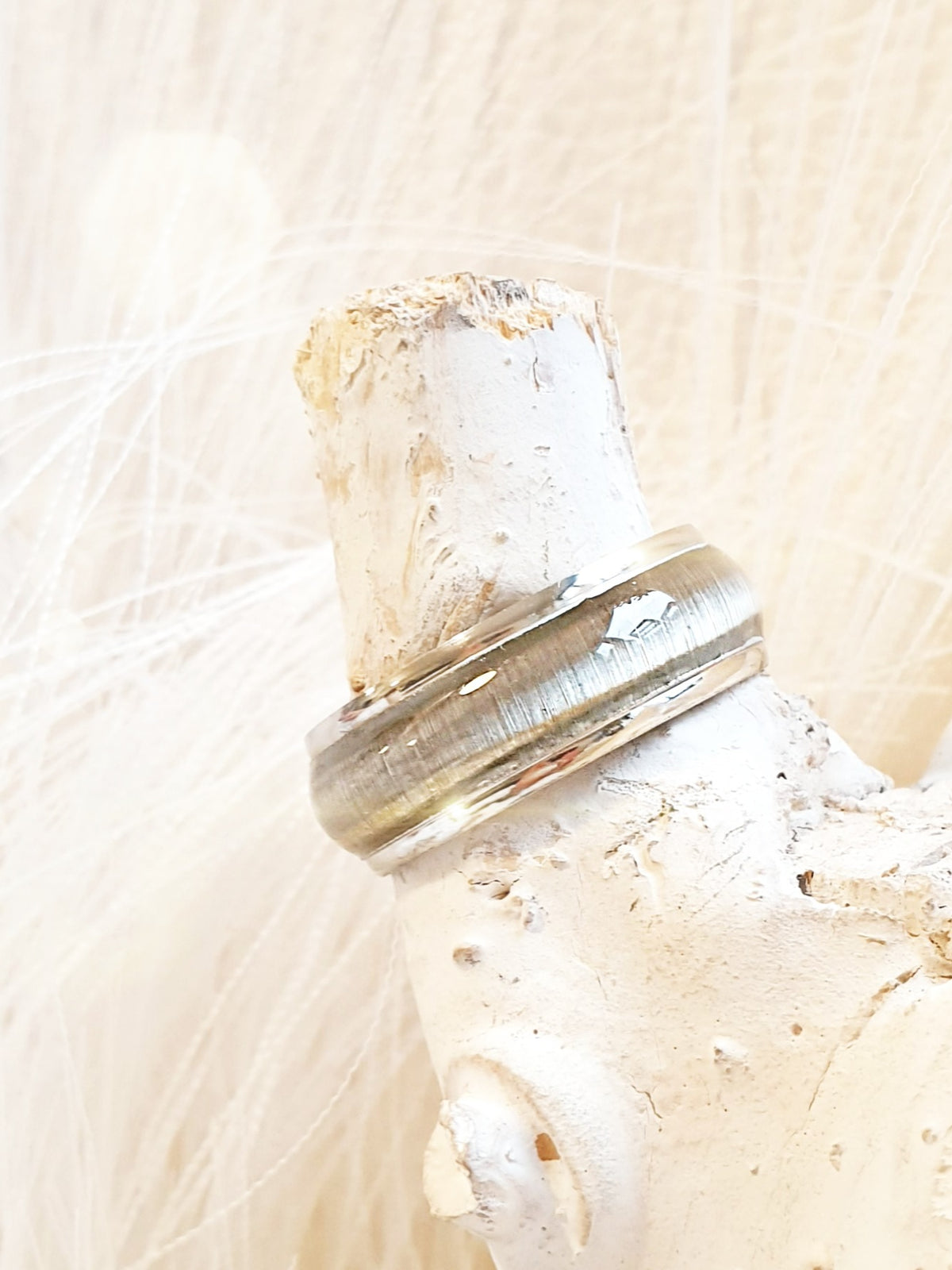 Edelstahl-Ring mit Perlmuttschimmer