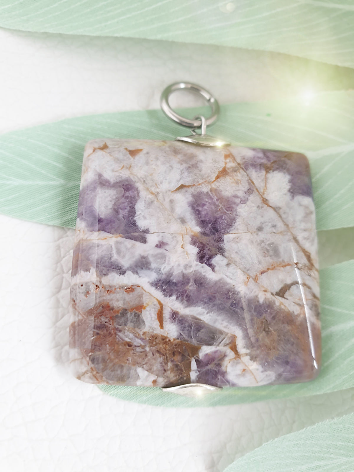 Großer, quadratischer Anhänger aus Amethyst