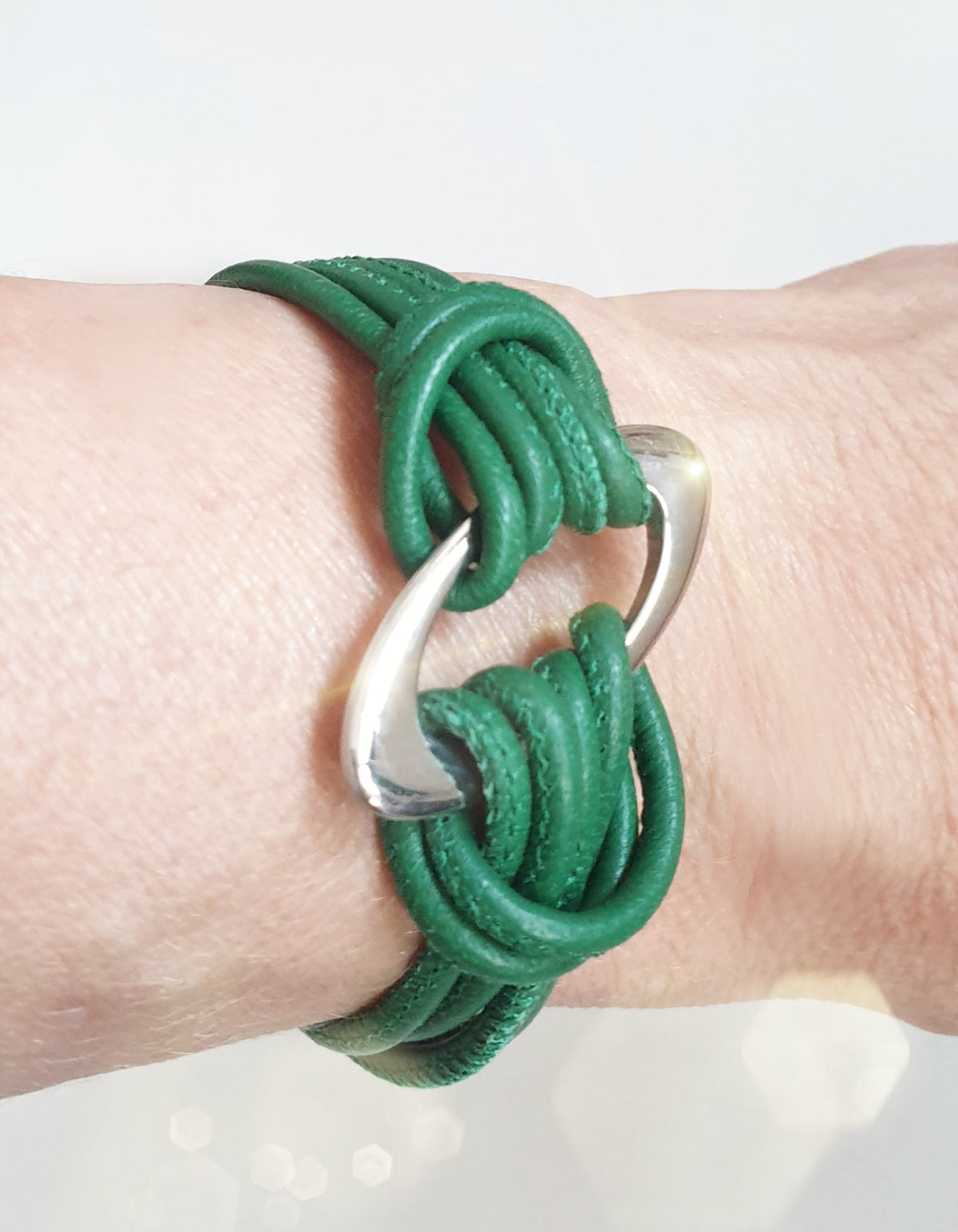 Grünes Lederarmband mit Edelstahlelement in Silber