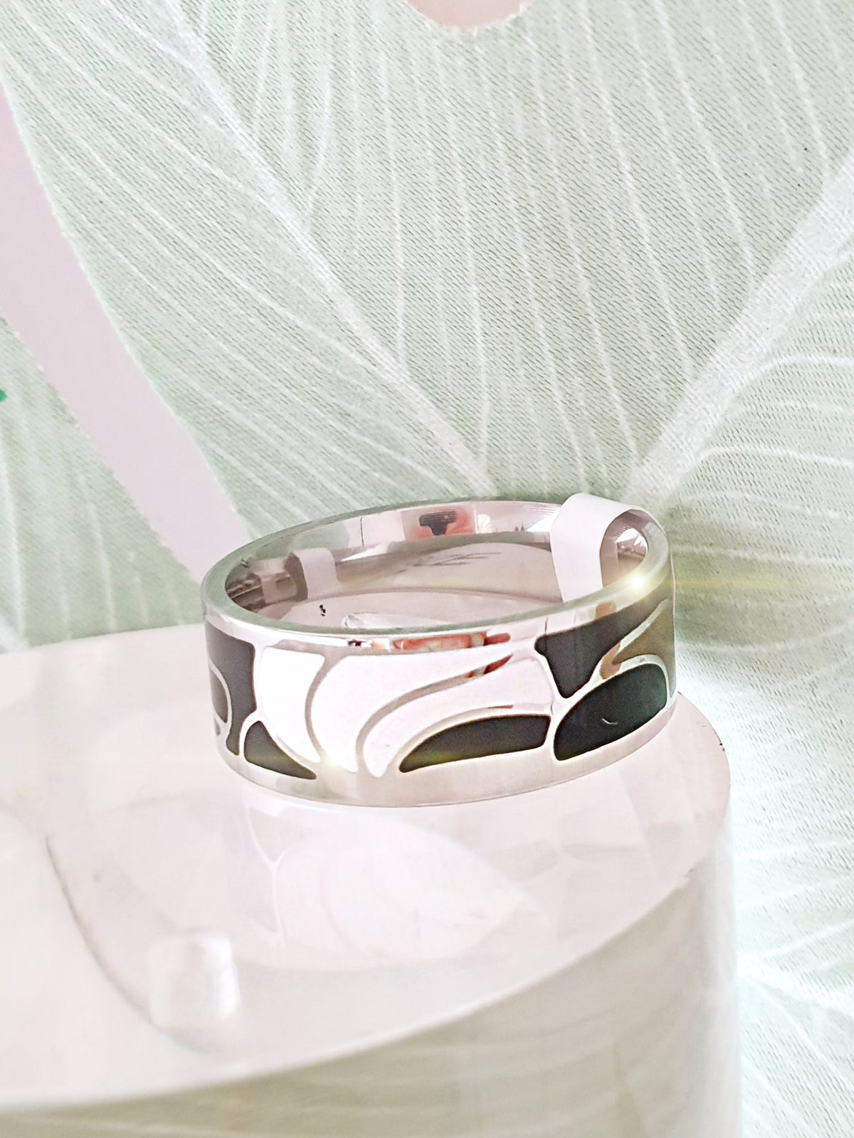 Ring aus Edelstahl mit Emaille Muster