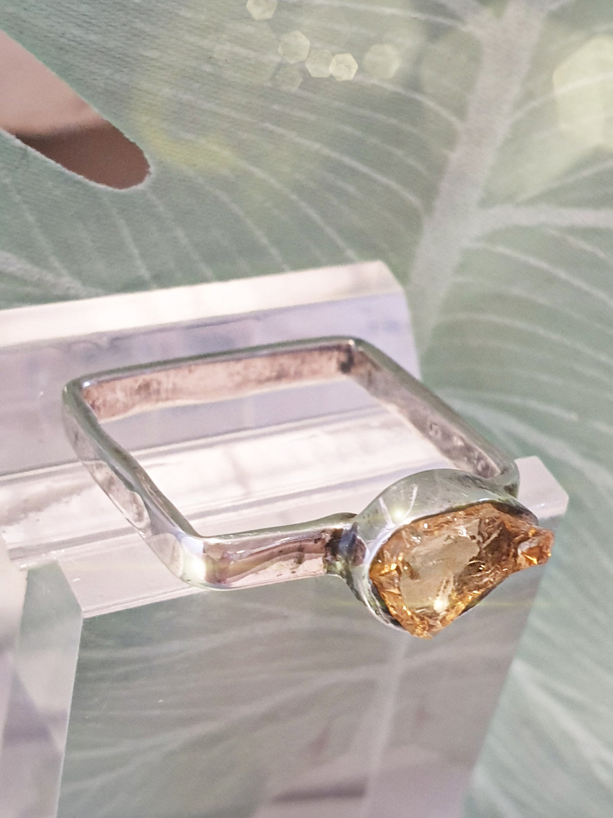 Eckiger Silberring mit citrin