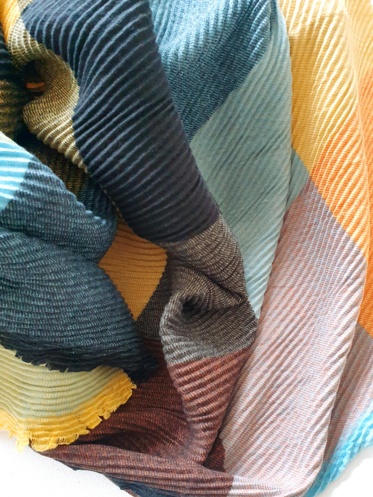 schal-rippen-bunt-gelb-türkis-1