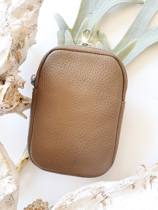 taschenanhaenger-maeppchen-taupe-leder-1