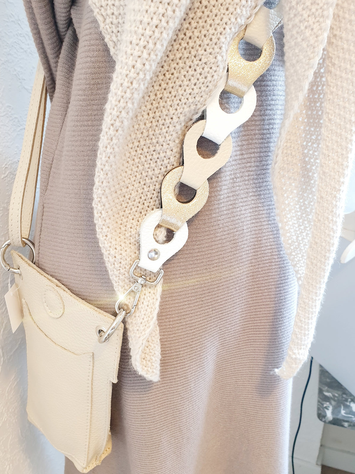 Taschengurtverlängerung aus Leder in Weiß Gold Creme Beige